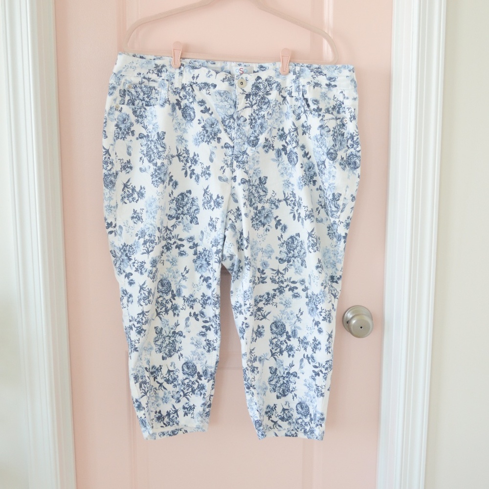 Oso Casuals White Blue Floral Jean Capris
